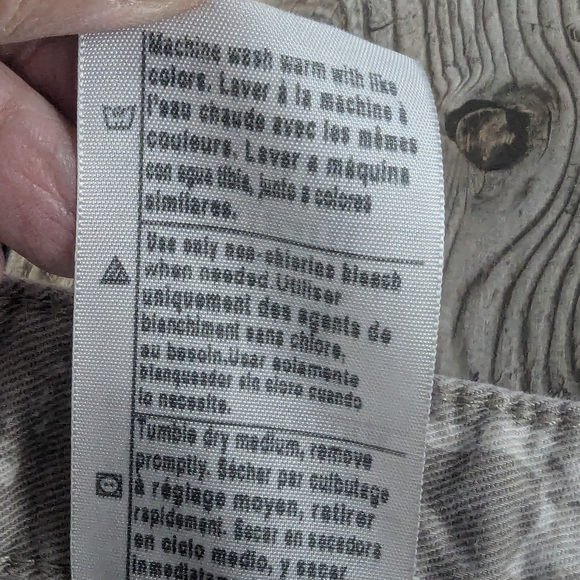 Carhartt Size 8 Camo Capris With Cargo Pockets 2 Small Stains - Picture 11 of 12